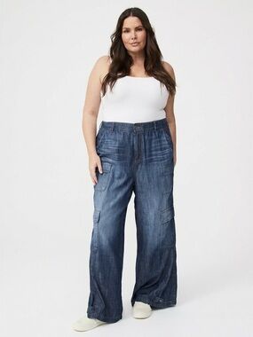 Torrid Jeans High Rise Baggy Cargo Dark Blue Denim 26R Current Style Utility